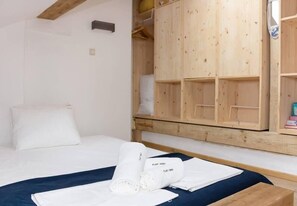 1 bedroom, desk, iron/ironing board, travel crib - Blue Sea Side Studio (Varna)