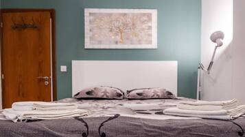 2 chambres, fer et planche à repasser, lit parapluie, Wi-Fi