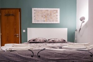 2 bedrooms, iron/ironing board, travel crib, WiFi - Roman Thermae 2bdrm  Sunny Apartment (Varna)