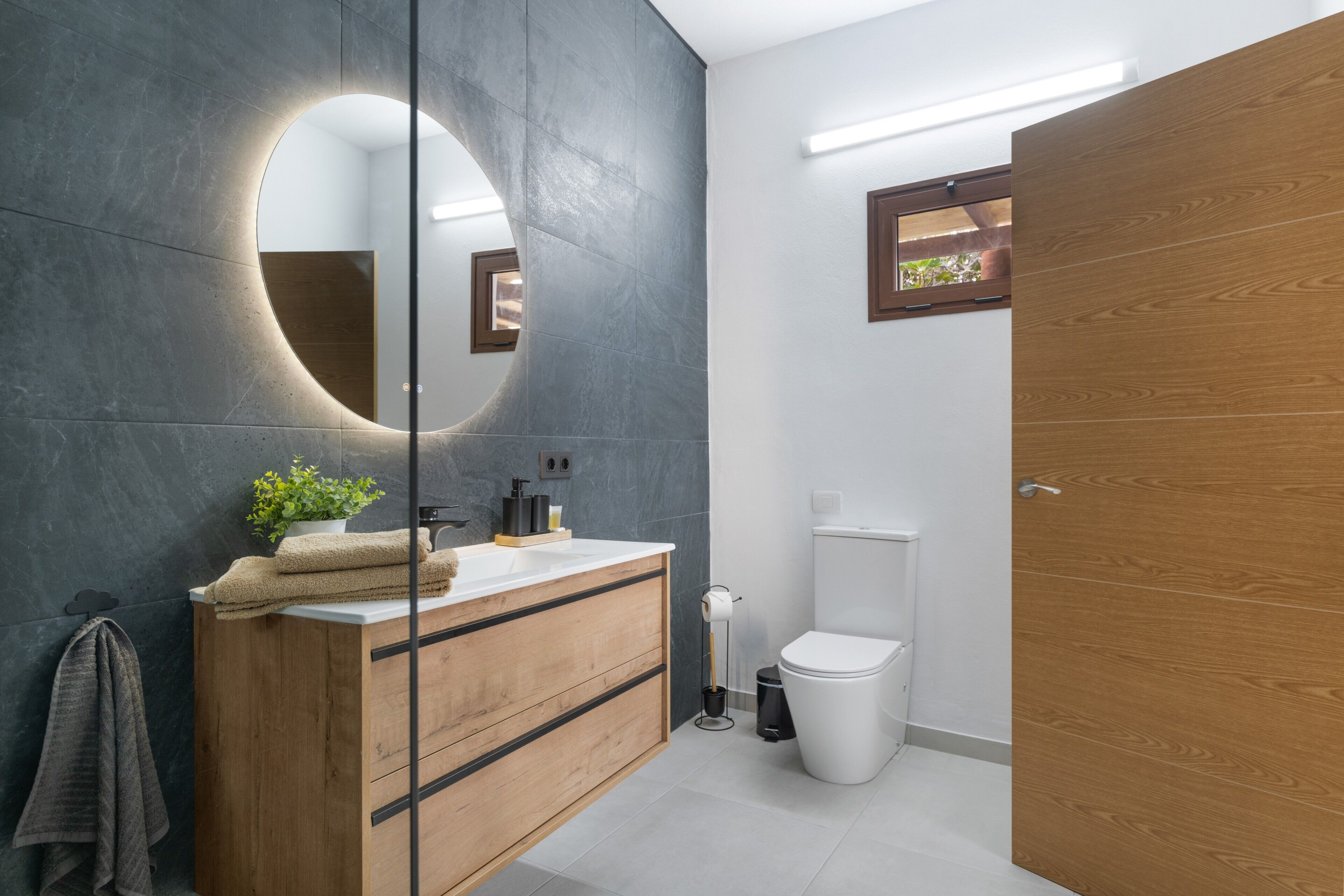 Dusch, hårtork och handdukar