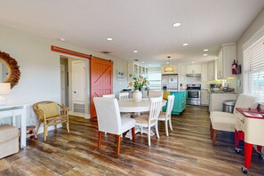 Dining - SE1128 Tame In Palma, Unique Home with Private Pool, Pet Friendly (Port Aransas)