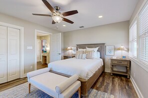 4 bedrooms, free WiFi, bed sheets - Unique Home with Private Pool, Pet Friendly (Port Aransas)