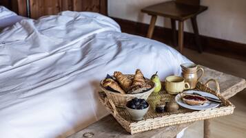 8 bedrooms, iron/ironing board, free WiFi, bed sheets