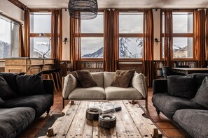 TV, caminetto, videogiochi