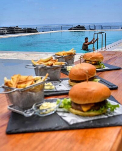 Holiday Home 'Pico Boutique House' with Mountain View, Shared Pool and Wi-Fi