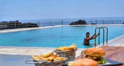 Holiday Home 'Pico Boutique House' with Mountain View, Shared Pool and Wi-Fi