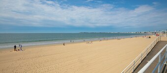 Apartment 'La Baule - Bora Bora - Face Mer' with Sea View, Private Terrace and Wi-Fi