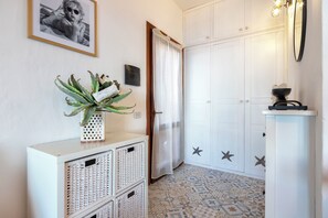 Interior - Apartment 'Il Belvedere Di Achille' with Sea View, Private Terrace and Air Conditioning (Costa Paradiso)