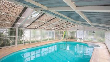 Een verwarmd zwembad