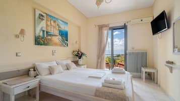 Iron/ironing board, free WiFi, bed sheets