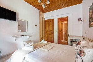 Iron/ironing board, free WiFi, bed sheets