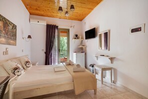 Iron/ironing board, free WiFi, bed sheets