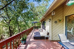 Property grounds - Unwind at Yopp's Treehouse: part of Rumbling Bald Resort (Lake Lure)