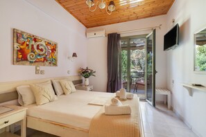 1 bedroom, iron/ironing board, free WiFi, bed sheets - Studio Apartment 'Nontas Homes 36' with Mountain View, Wi-Fi and Air Conditioning (Kalamitsi)