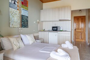 Iron/ironing board, free WiFi, bed sheets