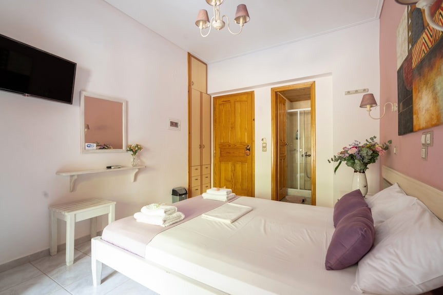 Studio Apartment 'Nontas Home 24' With Mountain View, Wi-fi And Air Conditioning - Lefkada