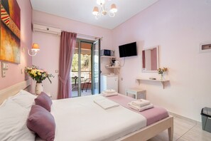 Iron/ironing board, free WiFi, bed sheets
