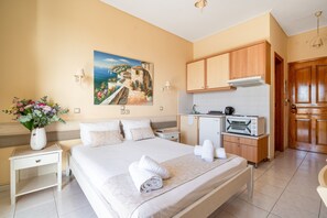 Iron/ironing board, free WiFi, bed sheets