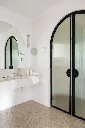 Bathrobes, slippers - Bannisters Beach House (Mollymook Beach)