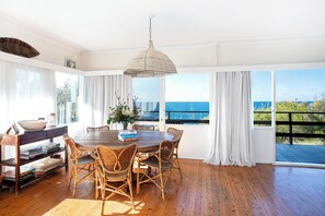 Flat-screen TV - Bannisters Beach House (Mollymook Beach)