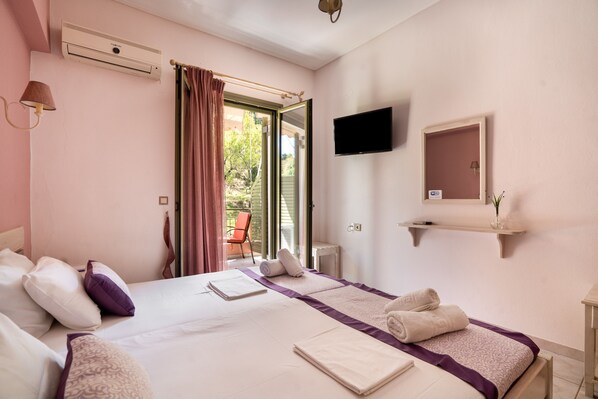 Iron/ironing board, free WiFi, bed sheets