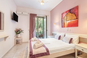 Iron/ironing board, free WiFi, bed sheets