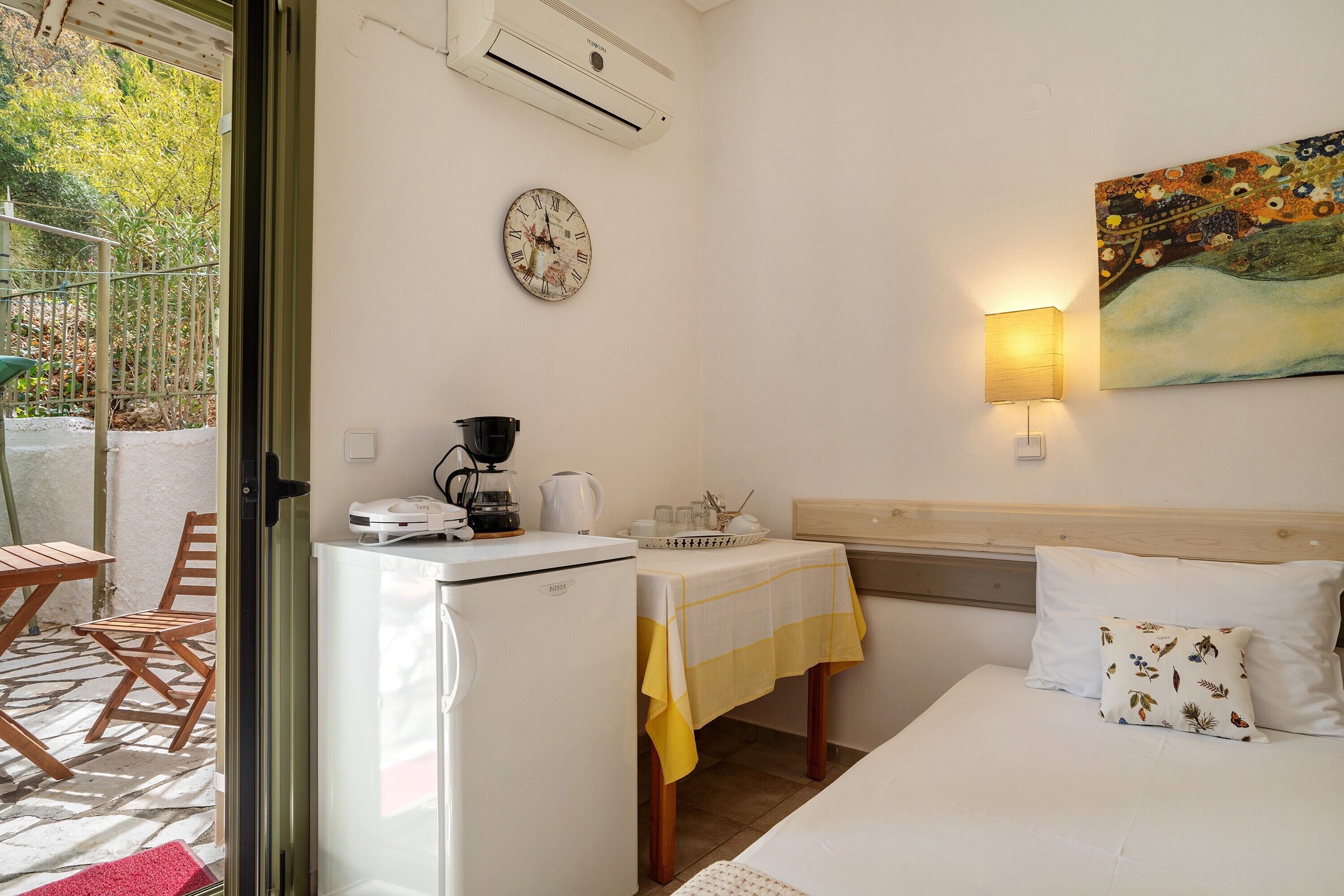 Iron/ironing board, free WiFi, bed sheets
