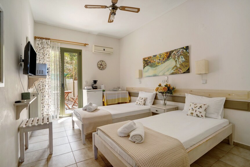 Studio Apartment 'Nontas Home 20' With Mountain View, Wi-fi And Air Conditioning - Lefkáda