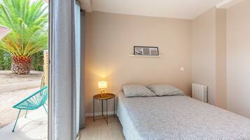 1 slaapkamer, een strijkplank/strijkijzer, gratis wifi, beddengoed