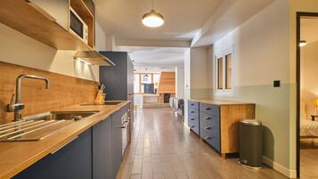 KylskÄp, mikrovÄgsugn, ugn och spishÀll