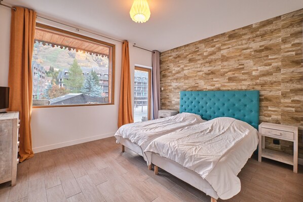 5 bedrooms