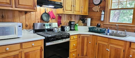 冰箱、微波炉、烤箱、炉灶
