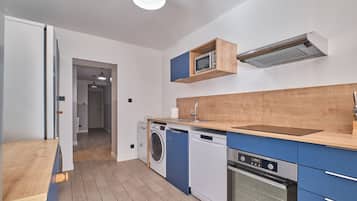 Réfrigérateur, micro-ondes, plaque de cuisson, lave-vaisselle