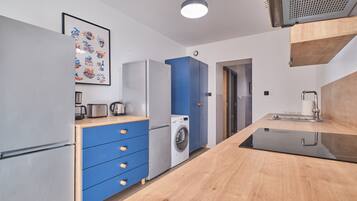 Refrigerador, microondas, parrilla de estufa y lavavajillas