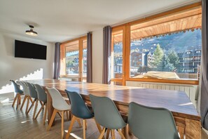 Meeting facility - Apartment 'Marmotte 10 -103' with Mountain View and Private Terrace (Les Deux Alpes)