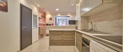 Fridge, microwave, oven, stovetop
