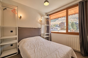 3 bedrooms, WiFi - Apartment 'Marmotte 101' with Mountain View, Private Terrace and Balcony (Les Deux Alpes)