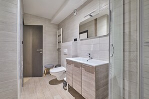 Shower - With Mountain Views at the Apartment 'Marmotte 105' (Les Deux Alpes)