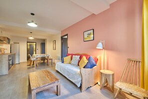 TV - With Mountain Views at the Apartment 'Marmotte 105' (Les Deux Alpes)