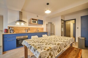 Fridge, microwave, oven, stovetop - With Mountain Views at the Apartment 'Marmotte 105' (Les Deux Alpes)
