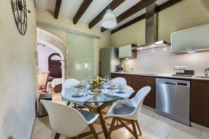 Dining - Holiday Home 'Casa Típica Mallorquina A La Zona' with Private Garden and Air Conditioning (Sa Pobla)