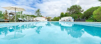 Holiday Home 'Canto Do Sol - Selão Da Eira' with Sea View, Shared Pool and Wi-Fi