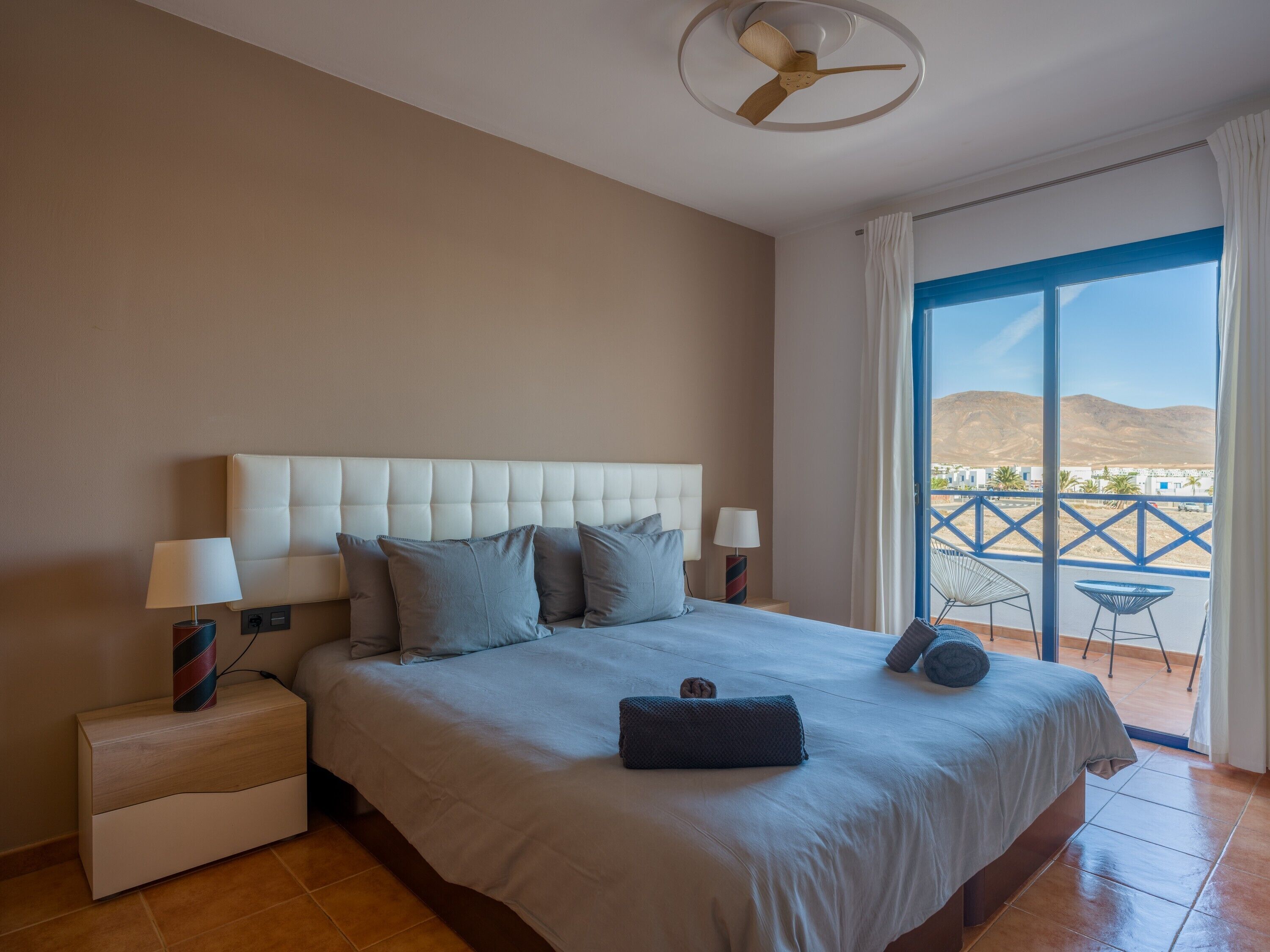3 dormitorios, tabla de planchar con plancha, wifi gratis y ropa de cama