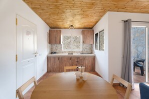 Frigorifero, microonde, piano cottura, macchina per tè/caffè