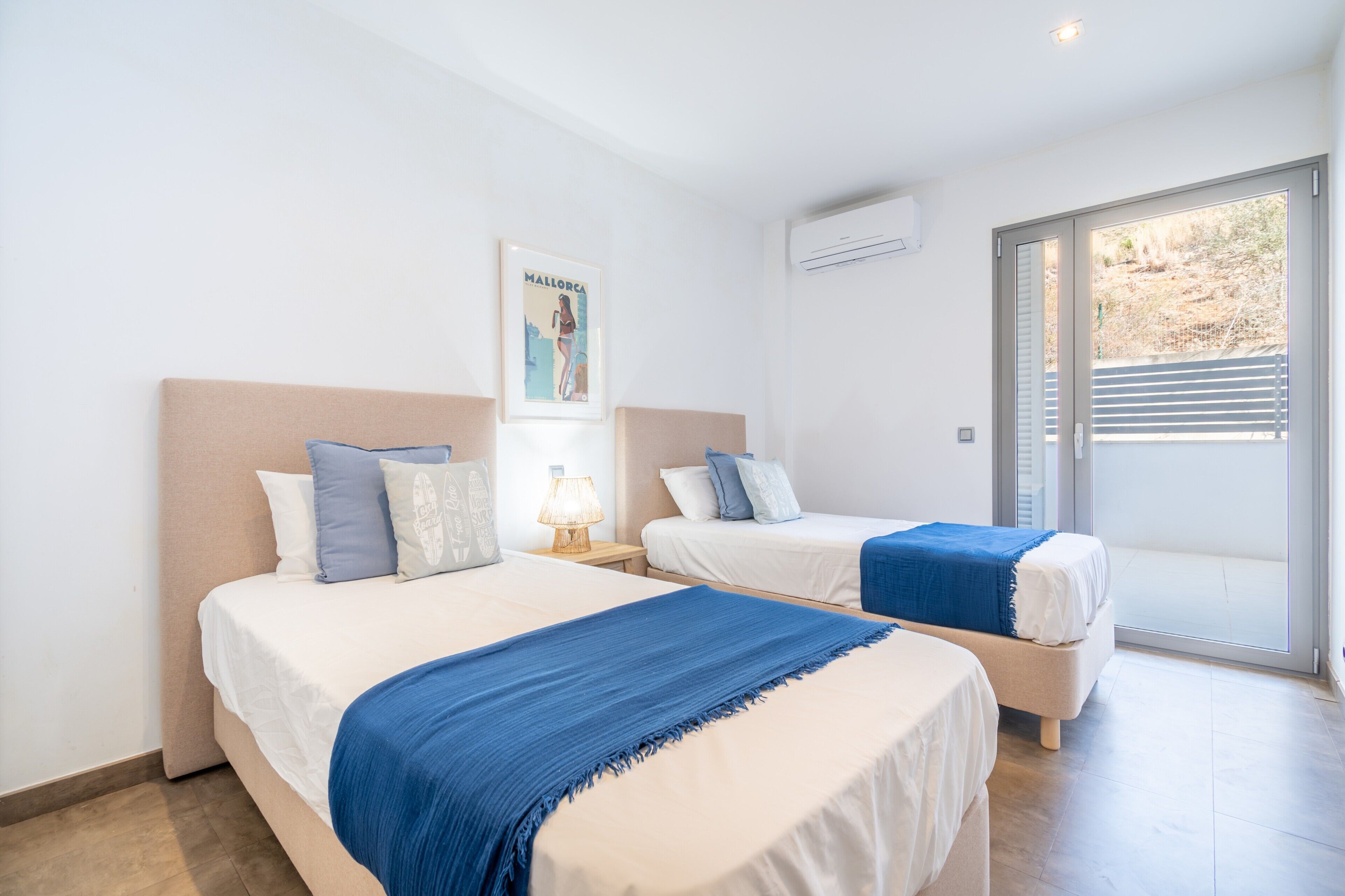 3 slaapkamers, een strijkplank/strijkijzer, gratis wifi, beddengoed