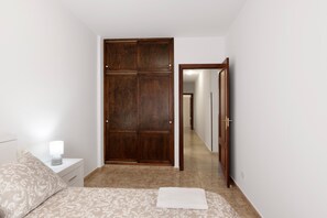 3 bedrooms, free WiFi, bed sheets