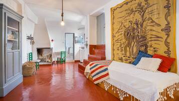 4 bedrooms, free WiFi, bed sheets