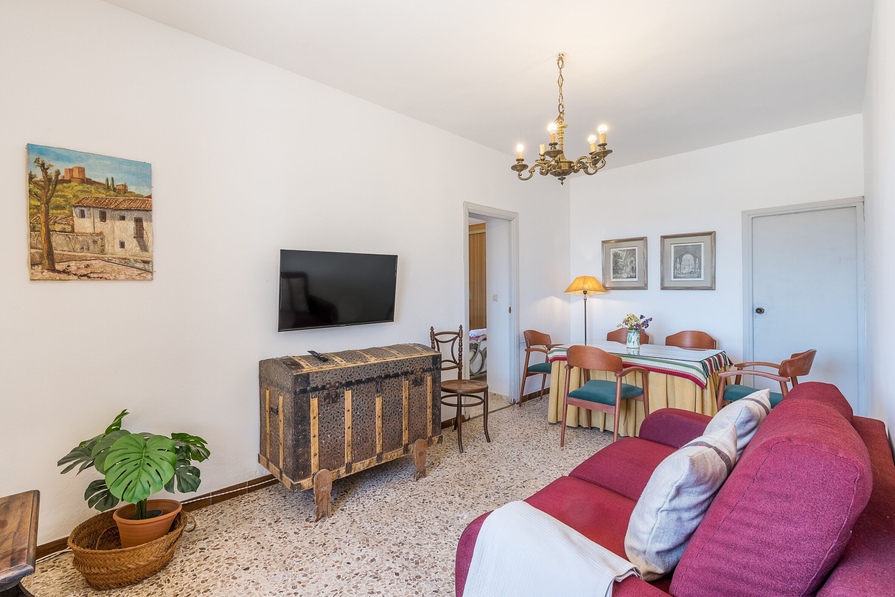 Télévision, cheminée, lecteur de DVD