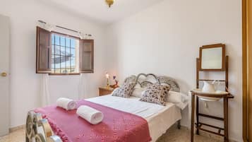 4 bedrooms, free WiFi, bed sheets