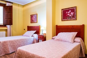 5 bedrooms, iron/ironing board, free WiFi, bed sheets - Country House 'Casa Rural Doña Manuela' with Private Terrace, Private Garden and Wi-Fi (VALDEMIERQUE)